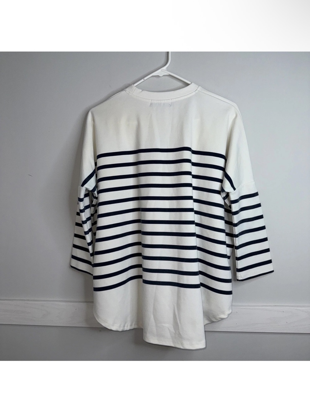 Pomander Place Swing Top One Size White Blue Stripe 3/4 Dolman Sleeve - Picture 7 of 7
